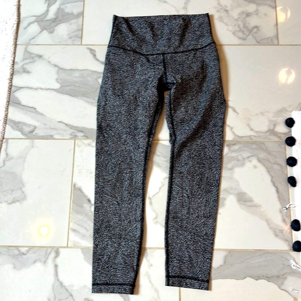 Lululemon leggings, worn once, size 6